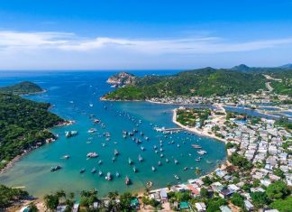 Vì sao vịnh Vĩnh Hy lại thu hút được nhiều khách du lịch? Vì sao vịnh Vĩnh Hy lại thu hút được nhiều khách du lịch?